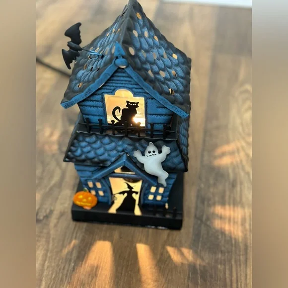 Haunting Good Time Scentsy Warmer - Picture 11 of 12